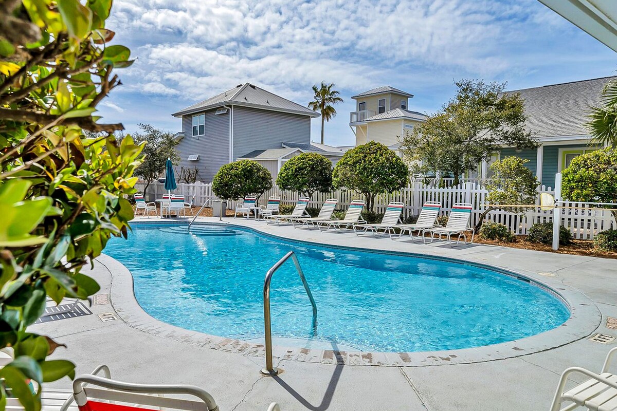 Photo 3 of Steps to beach & community pool, dog-friendly, great location