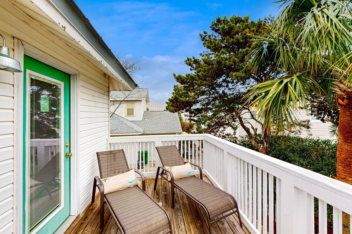 Photo 2 of Steps to beach & community pool, dog-friendly, great location