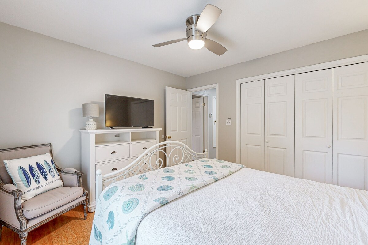 Photo 14 of Steps to beach & community pool, dog-friendly, great location