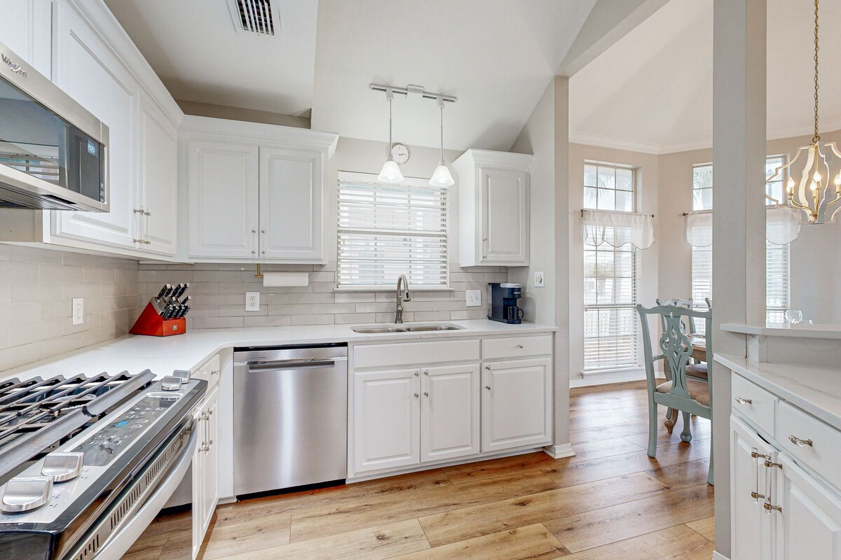 Photo 8 of Steps to beach & community pool, dog-friendly, great location