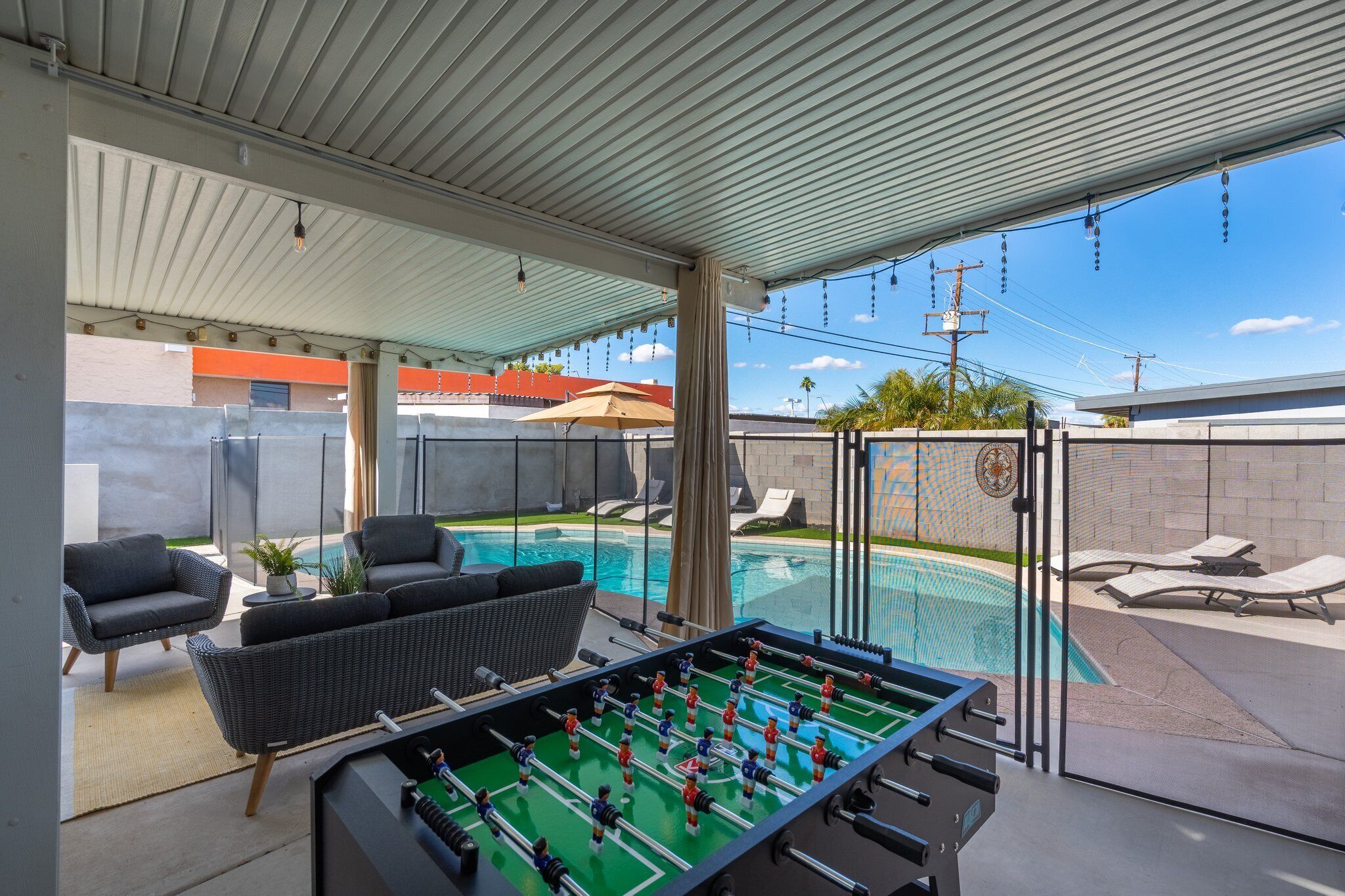 Sleeps 10-5 mins to Old Town-Heated Pool-Pet Friendly-Fire Pit-Foosball