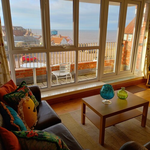 Starry Seaview -  boasts amazing panoramic views of the town and sea; its position guaranteeing sunr