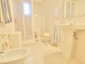Shower, hair dryer, towels - Tejeros 4, Malaga, Central Apartment in the heart of the city! (Málaga)
