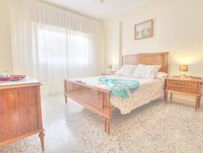 3 habitaciones, tabla de planchar con plancha, wifi y ropa de cama 