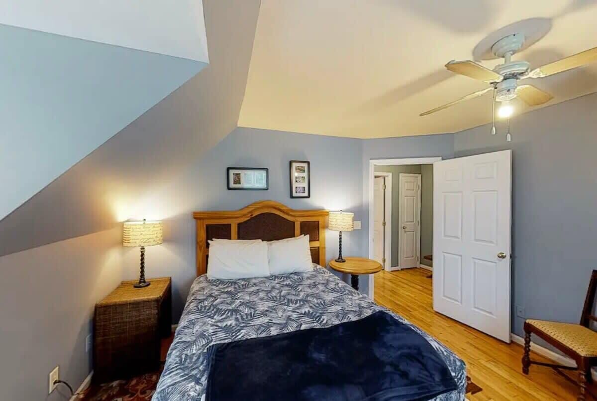 3 chambres, fer et planche à repasser, Wi-Fi, draps fournis