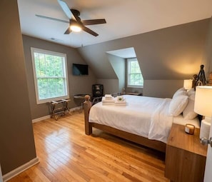 3 slaapkamers, een strijkplank/strijkijzer, wifi, beddengoed
