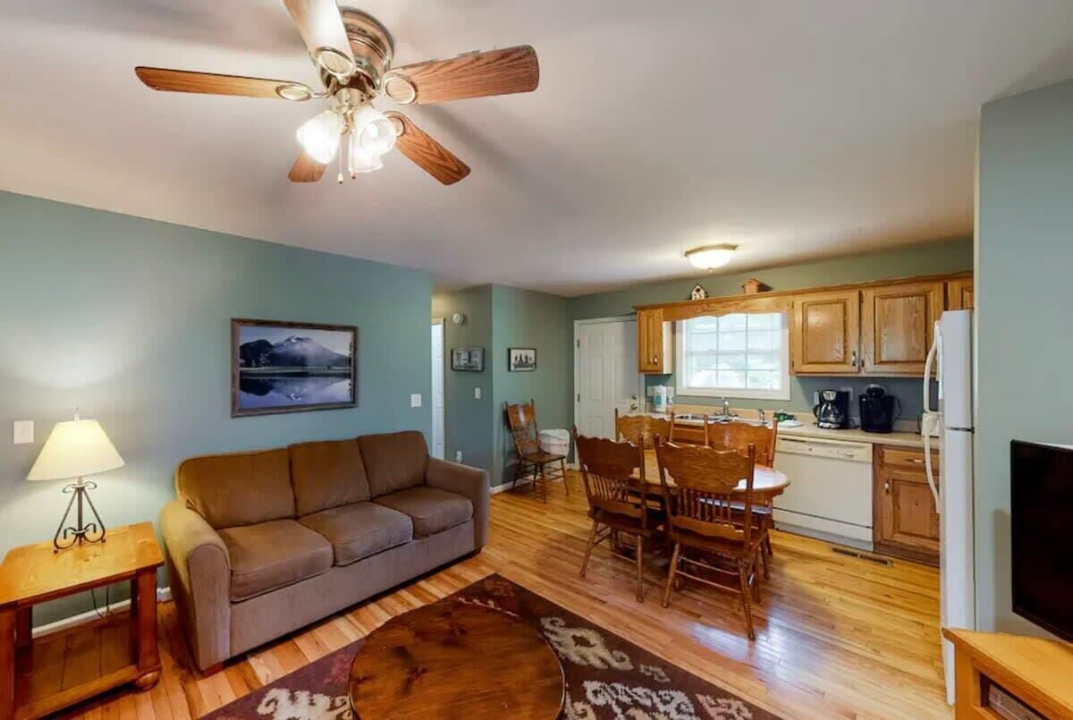 TV, fireplace, offices