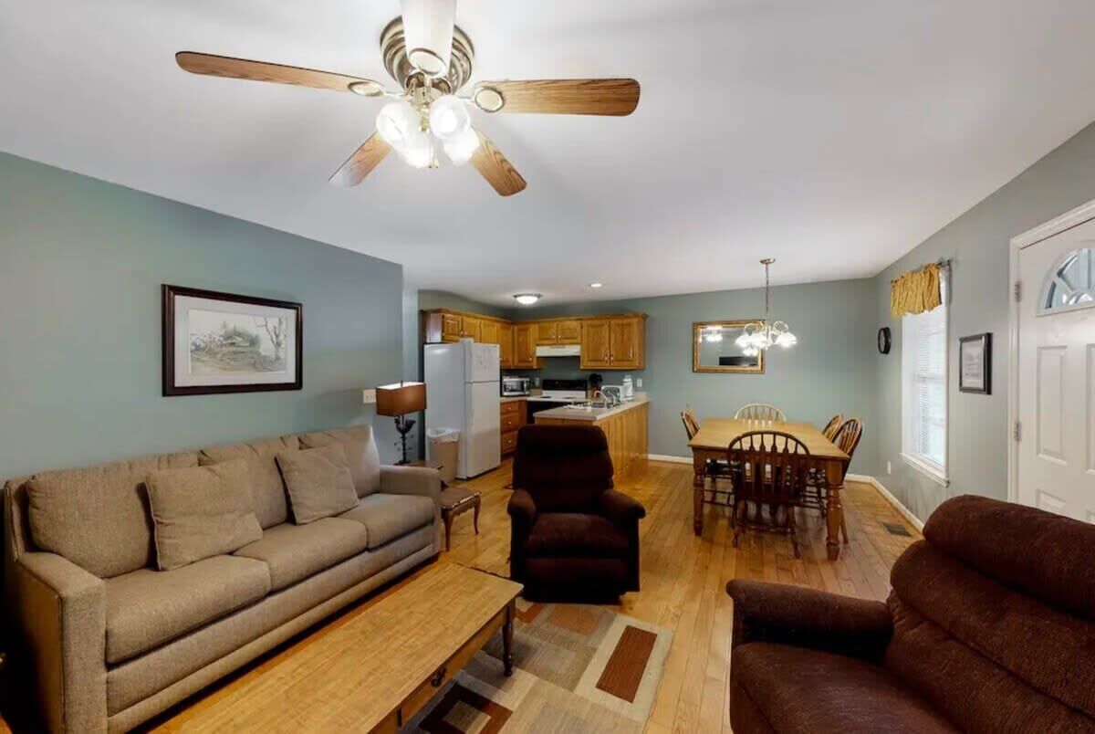 TV, fireplace, offices
