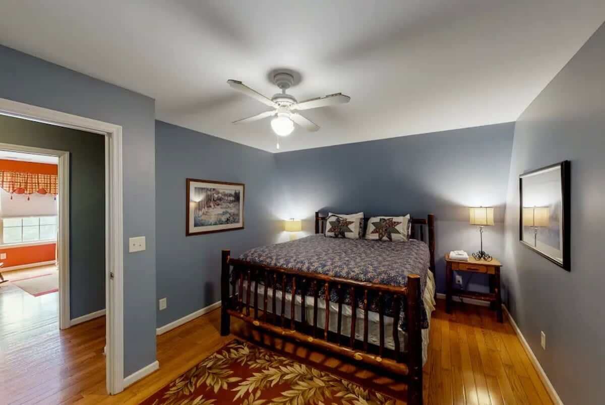 3 habitaciones, tabla de planchar con plancha, wifi y ropa de cama 