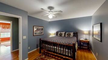 3 habitaciones, tabla de planchar con plancha, wifi y ropa de cama