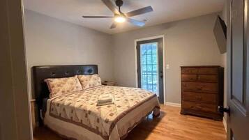 4 bedrooms, iron/ironing board, WiFi, bed sheets
