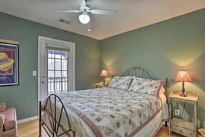 4 bedrooms, iron/ironing board, WiFi, bed sheets - Sweet Seclusion at Cabins in the Clouds! (Rising Fawn)