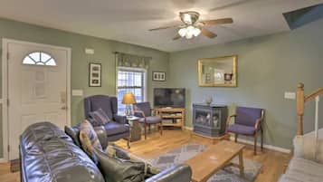 TV, fireplace, offices