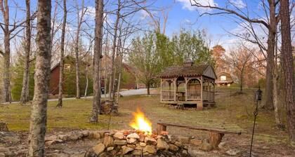 Sweet Seclusion at Cabins in the Clouds!