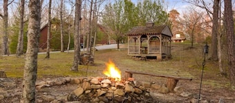 Sweet Seclusion at Cabins in the Clouds!