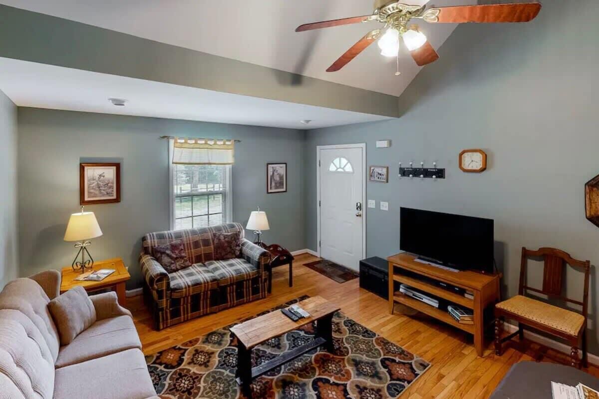 TV, fireplace, offices