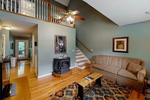 TV, peis og kontorer