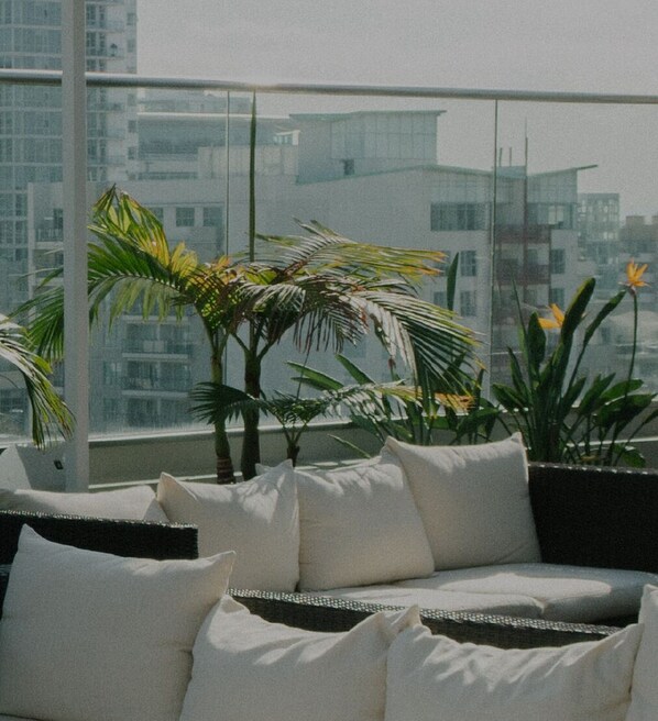 Property grounds - Classic San Jose 1BR w/ Gym, Pool & W/D, nr San Pedro Sq, by Blueground (San Jose)