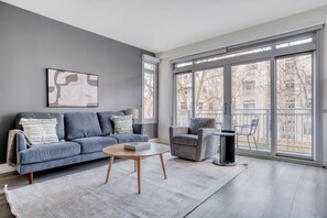 TV, stereo - Amazing Mountain View 2BR w/ Gym, Roof & W/D, nr highways, by Blueground (South Bay)