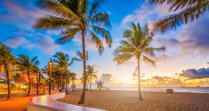 10 BEDS, 4 BATHS, Sleep 16 in the most Prime Location in Miami!