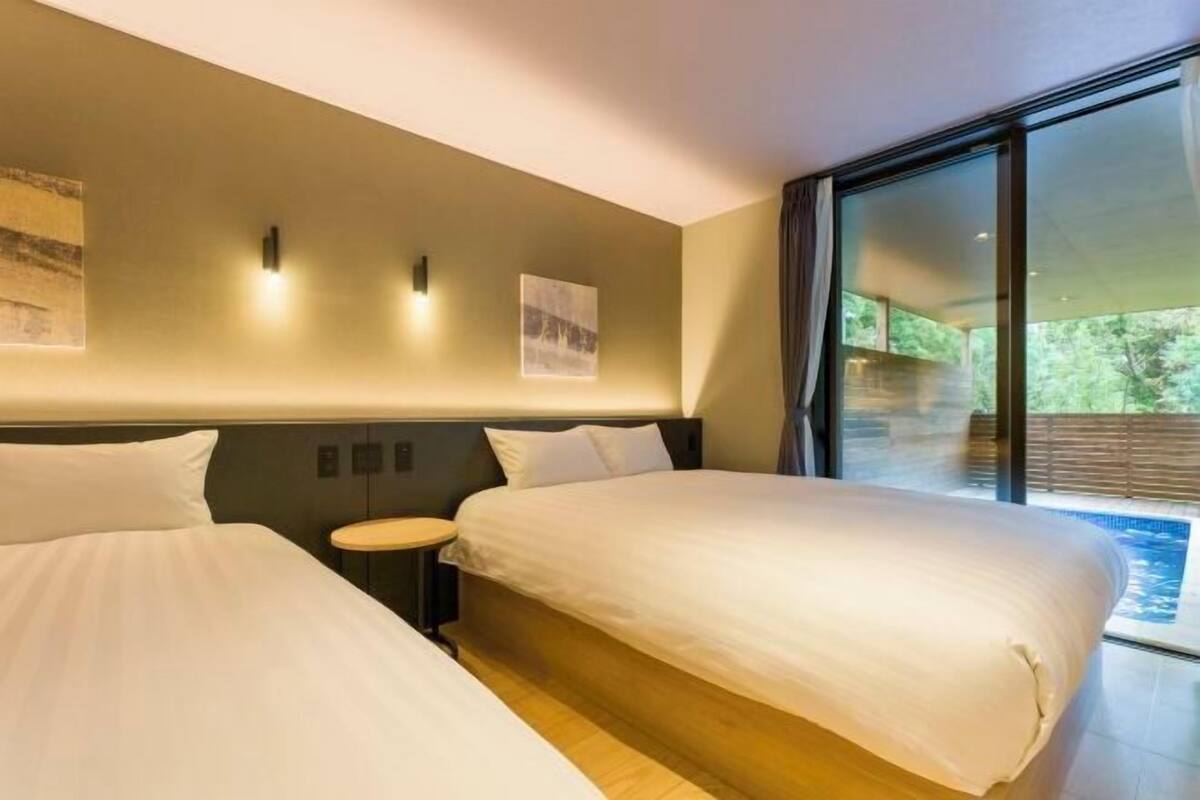 Blackout curtains, free WiFi, bed sheets