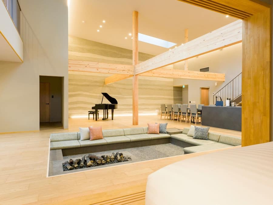 Blackout drapes, free WiFi, bed sheets