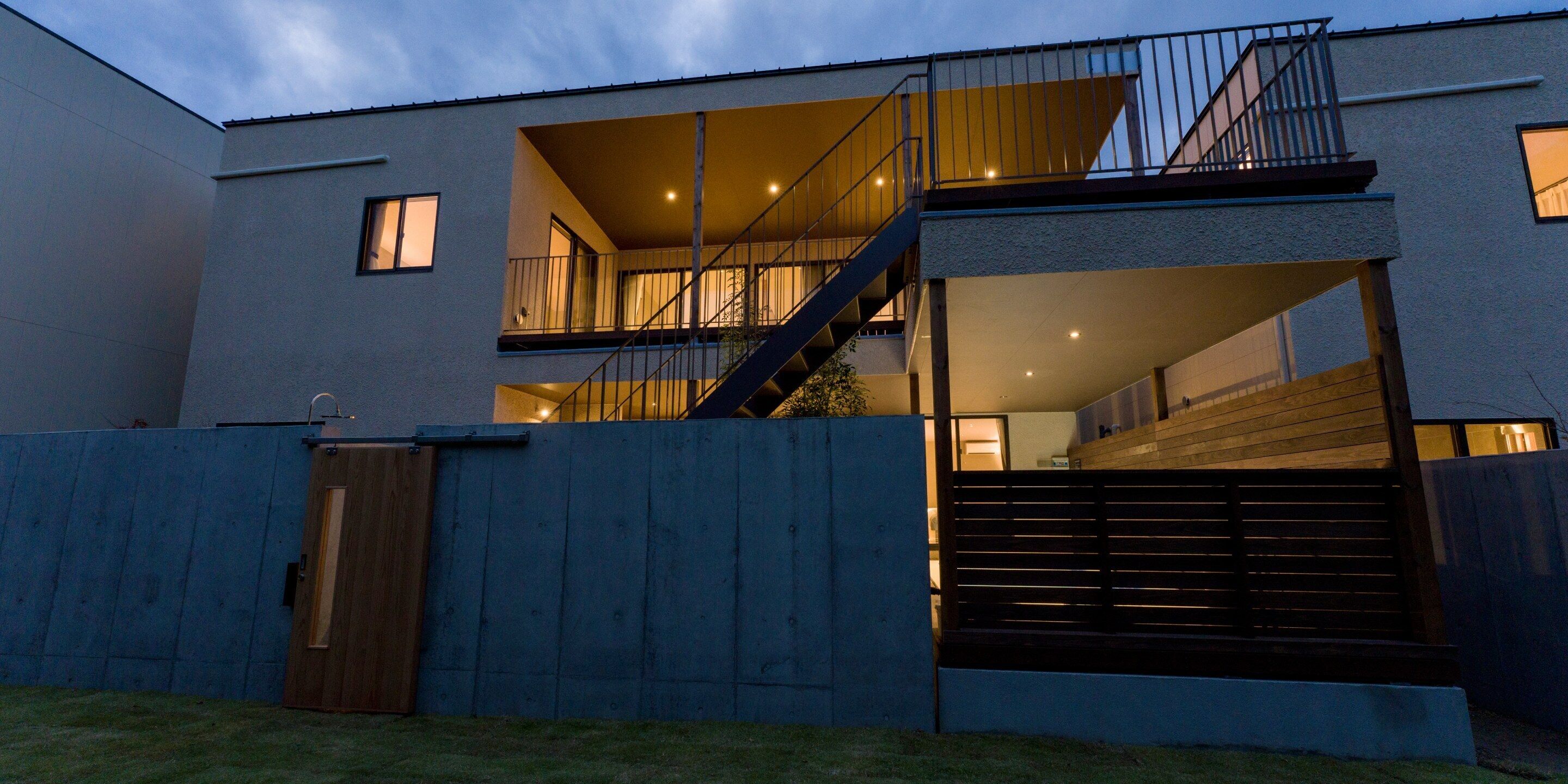 Blackout drapes, free WiFi, bed sheets