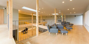 Blackout drapes, free WiFi, bed sheets