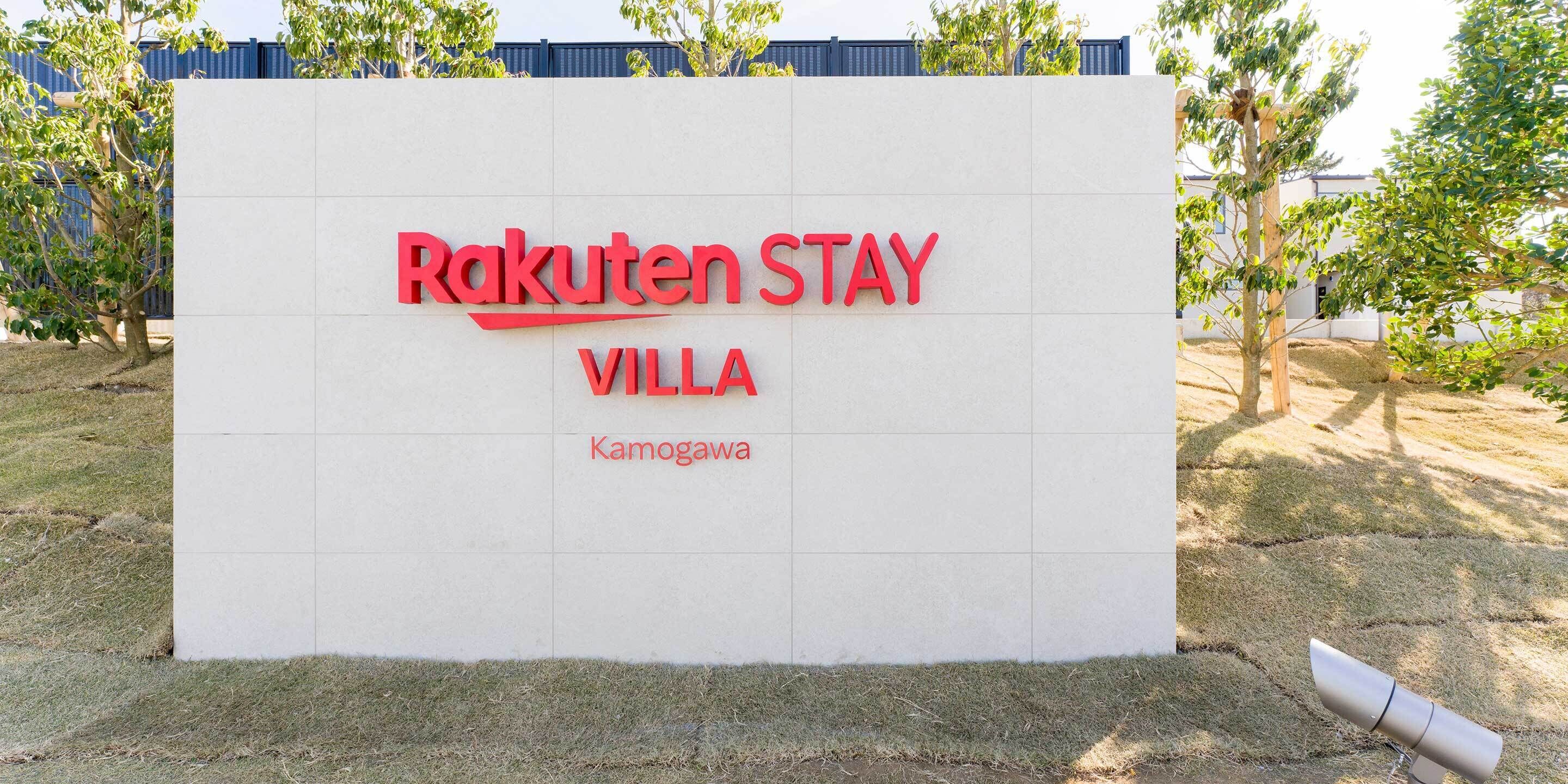 A sign for Rakuten Stay Villa in Kamogawa.