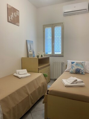 2 bedrooms, iron/ironing board, WiFi, bed sheets - Ariadne House (Giardini Naxos)