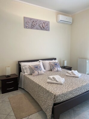 2 bedrooms, iron/ironing board, WiFi, bed sheets - Ariadne House (Giardini Naxos)