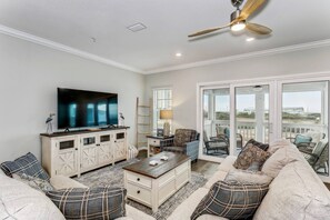 Smart TV, DVD player