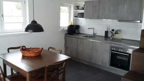 Refrigerador, horno, parrilla de estufa y lavavajillas 
