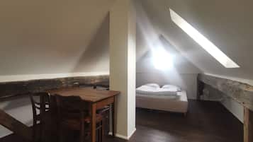 3 bedrooms, iron/ironing board, travel cot, free WiFi