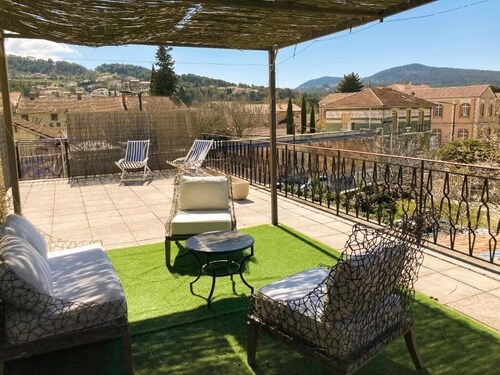 Two-bedroom apartment in the heart of Vaison la Romaine