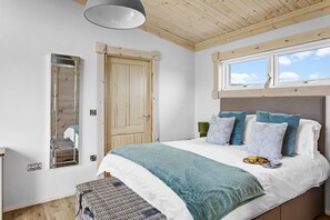 1 soveværelse, skrivebord, strygejern/strygebræt, weekendseng