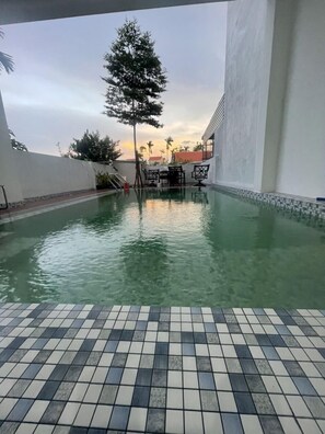 Kolam renang outdoor