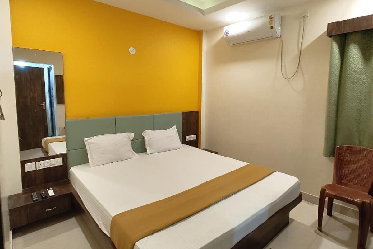 Standard Double Room | Egyptian cotton sheets, premium bedding, down comforters
