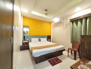 Egyptian cotton sheets, premium bedding, down comforters - Goroomgo Jagdish Palace Puri (Puri)