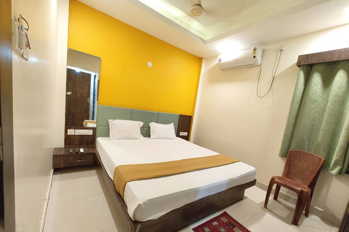 Deluxe Double Room, Multiple Beds, City View | Egyptian cotton sheets, premium bedding, down comforters
