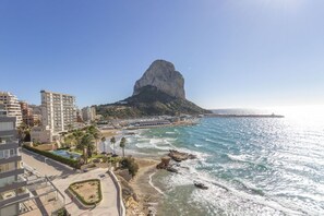 Ranta lähistöllä, rantapyyhkeitä