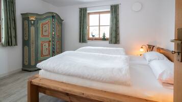 2 bedrooms, WiFi, bed sheets