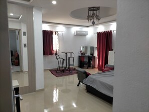 7 bedrooms, iron/ironing board, travel crib, free WiFi