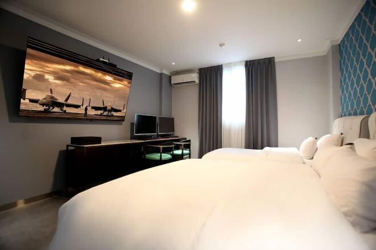 1 bedroom, free WiFi, bed sheets