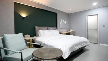 Premium Double Room, 1 Double Bed, Non Smoking | Free WiFi, bed sheets