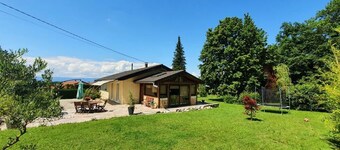Detached house with above-ground pool and spa