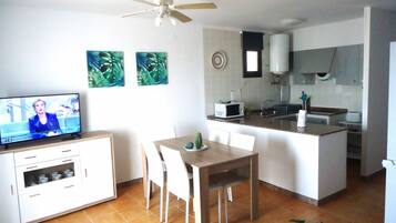 Fridge, microwave, coffee/tea maker, cookware/dishes/utensils