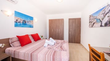1 chambre, bureau, fer et planche à repasser, Wi-Fi gratuit