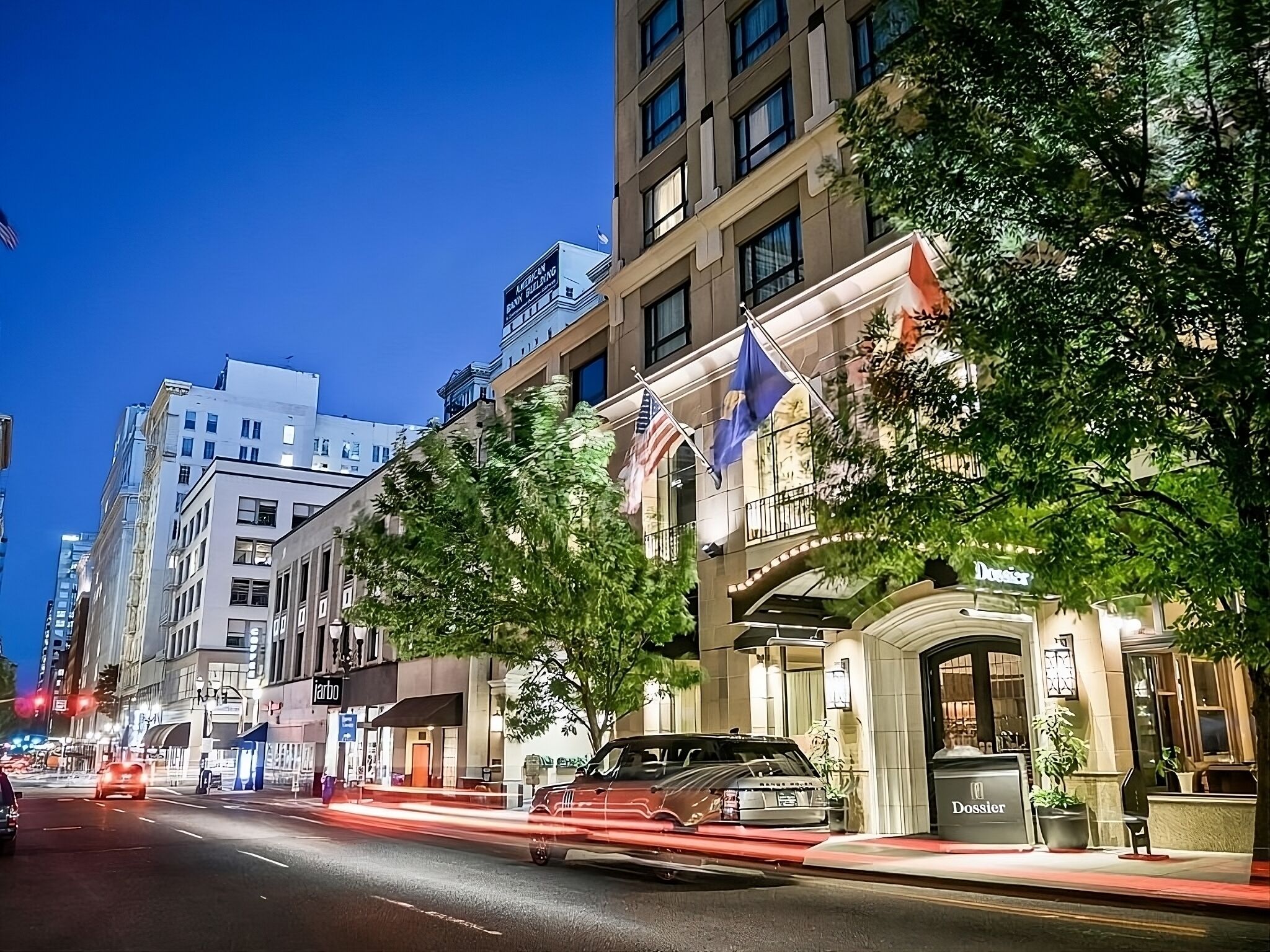 Your Portland Retreat at Dossier Hotel! Pets are Welcome! W/ Parking Onsite!