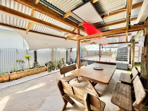 Outdoor dining - Absolute Ocean Front with rooftop Ocean views. (Flying Fish Point)